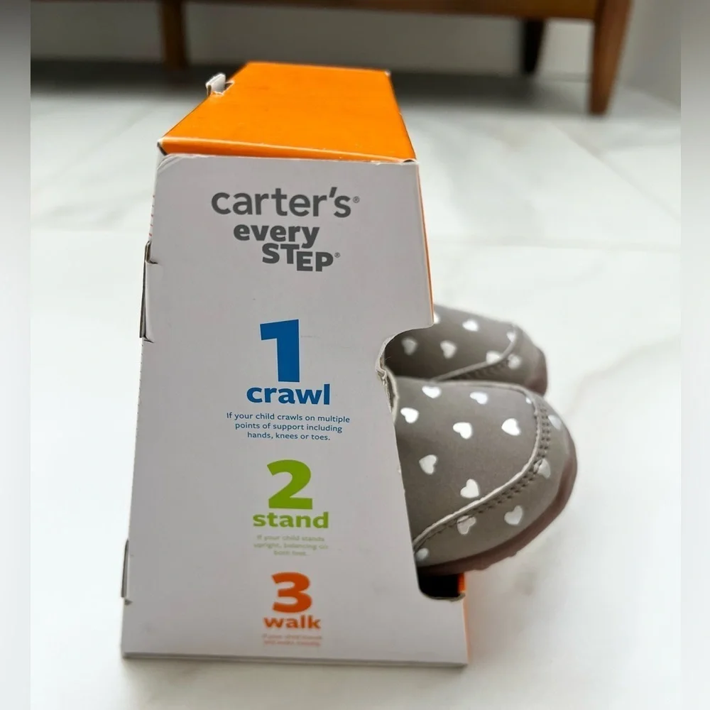 (NWT) Carter's Stage 3 Walker Shoes Gray Silver Hearts Baby Size 4 (12-18 Month)